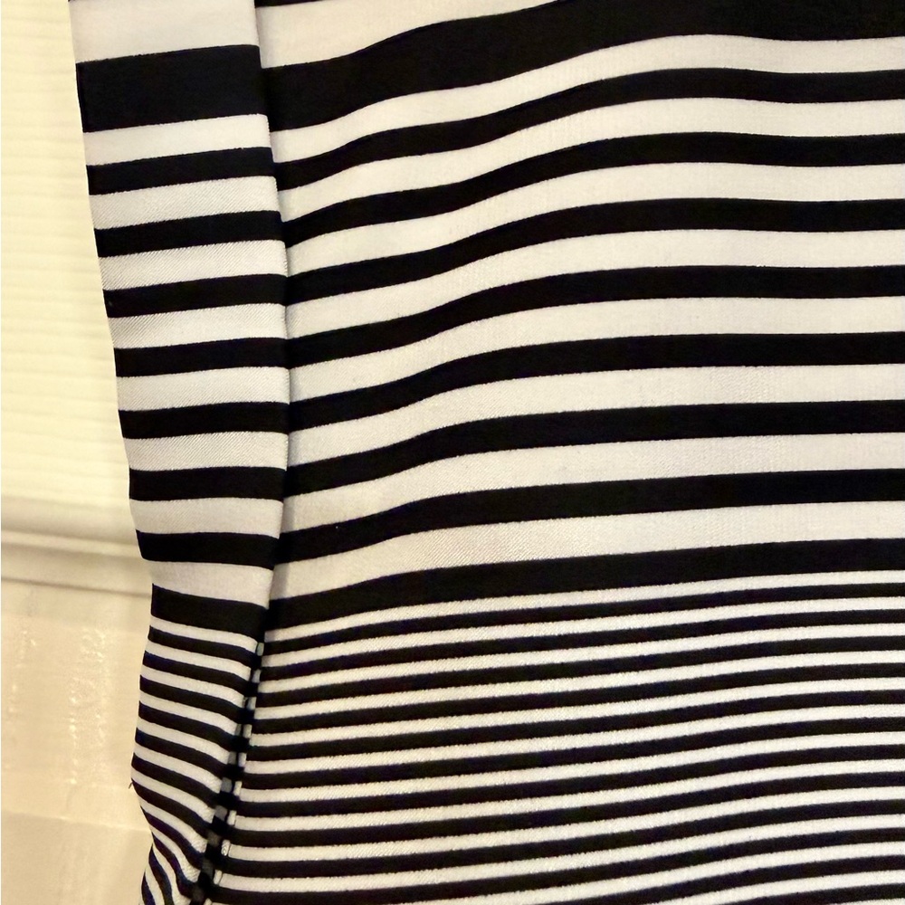 Express Striped Zip Front V-Neck Blouse Top Black White XS - Picture 4 of 11